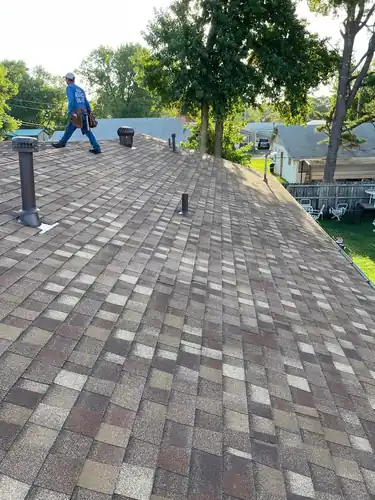 Multi-tone shingle roof on a home in Stilwell, Oklahoma